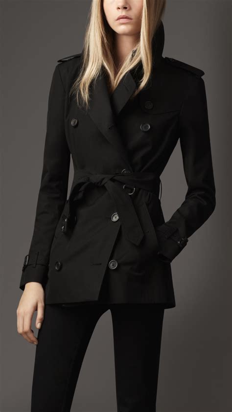 burberry short trench coat tie sleeves runway